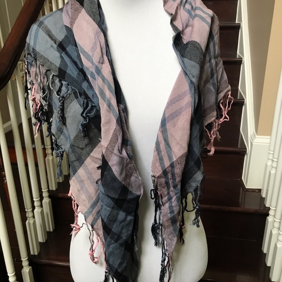 Super cute plaid, fringe scarf - Picture 1 of 5